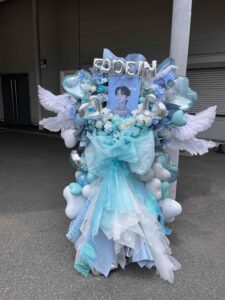 豊洲PIT　水色メイン　羽付きフラワースタンド