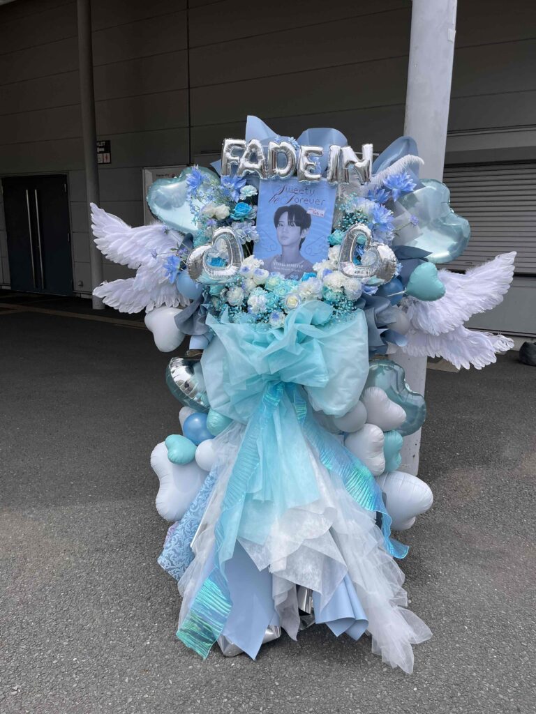豊洲PIT　水色メイン　羽付きフラワースタンド