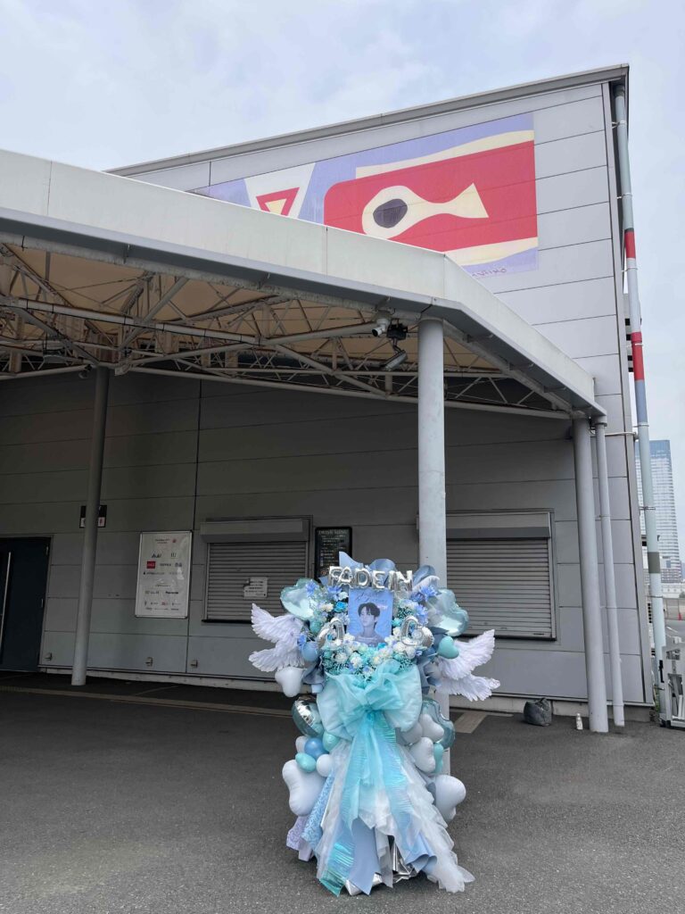 豊洲PIT　水色メイン　羽付きフラワースタンド