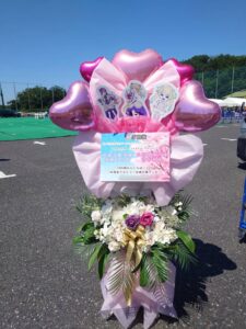 ベルーナドーム　ハートバルーン・イラストパネル付きフラワースタンド