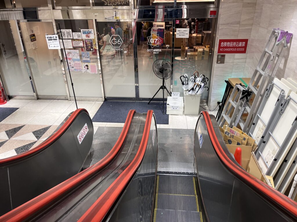 GOTANDA G7 馬車風デザインのハート型リーススタンド