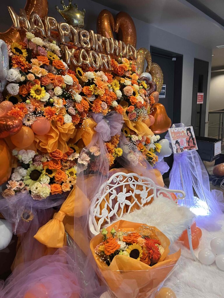 SHIBUYA DIVE オレンジメイン 3基連結ベンチ付きフラワースタンド