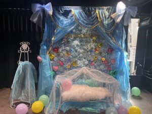 新宿DHNoA 水色メイン 花壁 ベンチ付きフラスタ