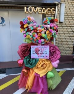 白金高輪SELENE b2　カラフルハート型　ジャイアントフラワースタンド