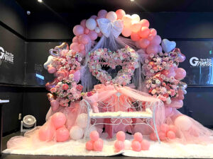 池袋EDGEにお届けの3基連結ベンチ付きスタンド花