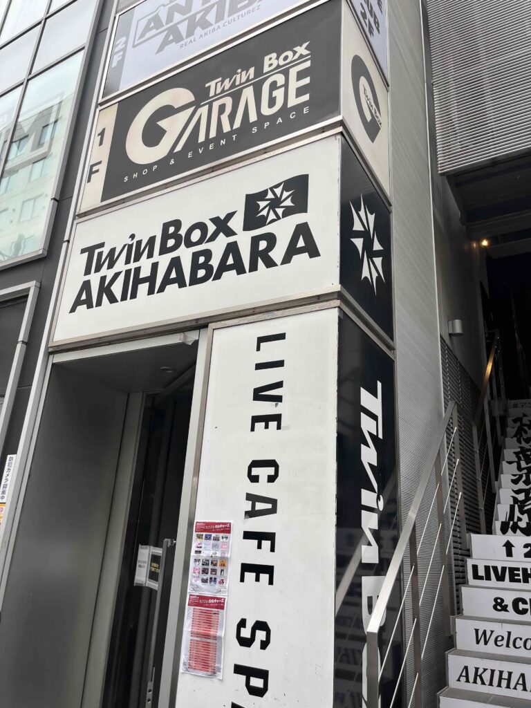 TwinBox GARAGE ハートモチーフ×バルーンアーチのベンチ付きフラワースタンド(フラスタ) 4枚目