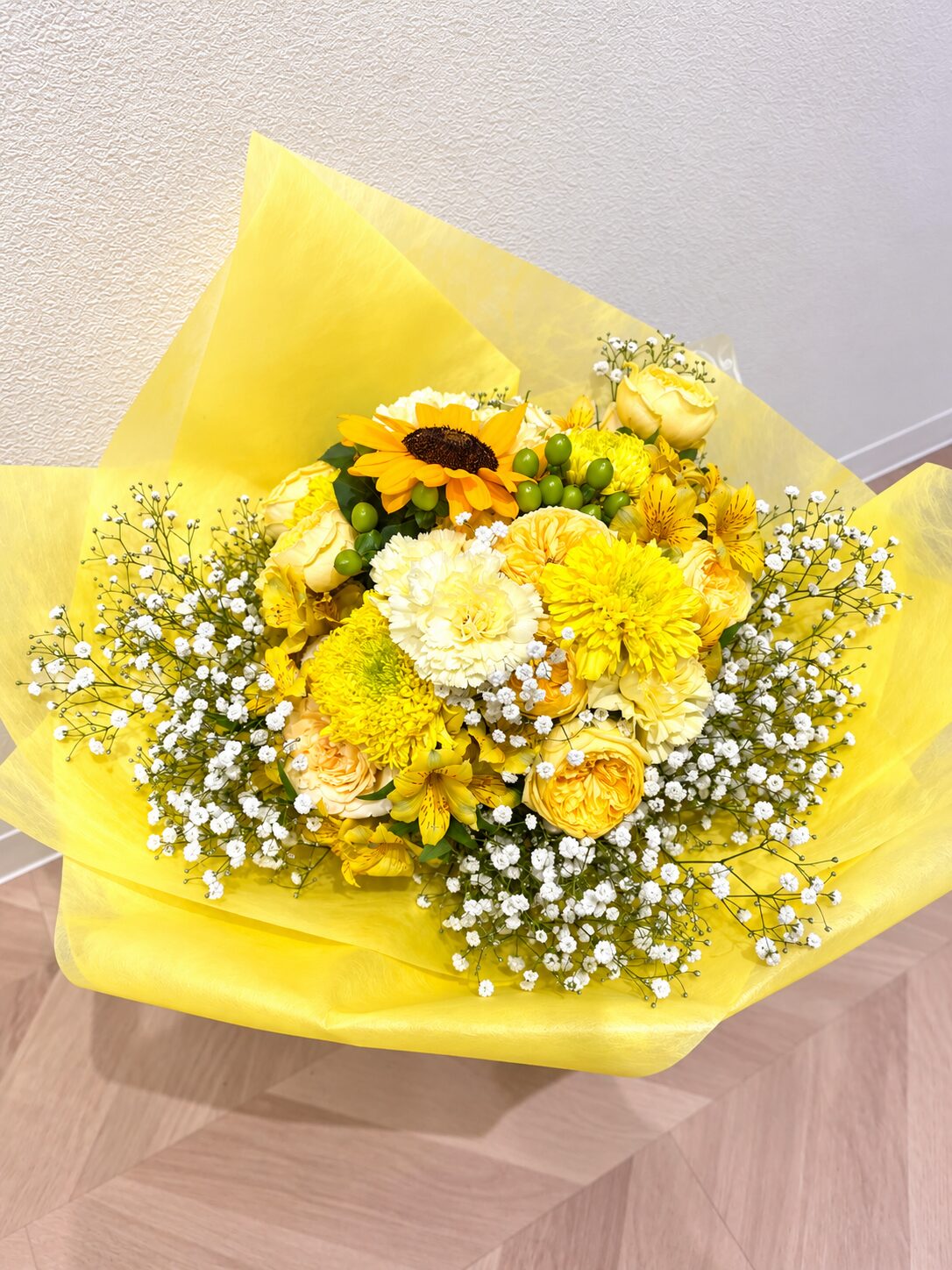 日暮里ネコシアター 黄色のお花をメインにした花束