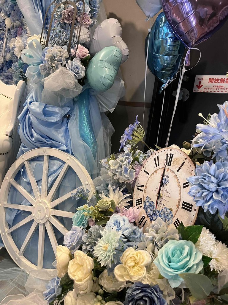 SHIBUYA DIVE（シブヤダイブ） 水色を基調にした馬車風・ソファー付きフラスタ