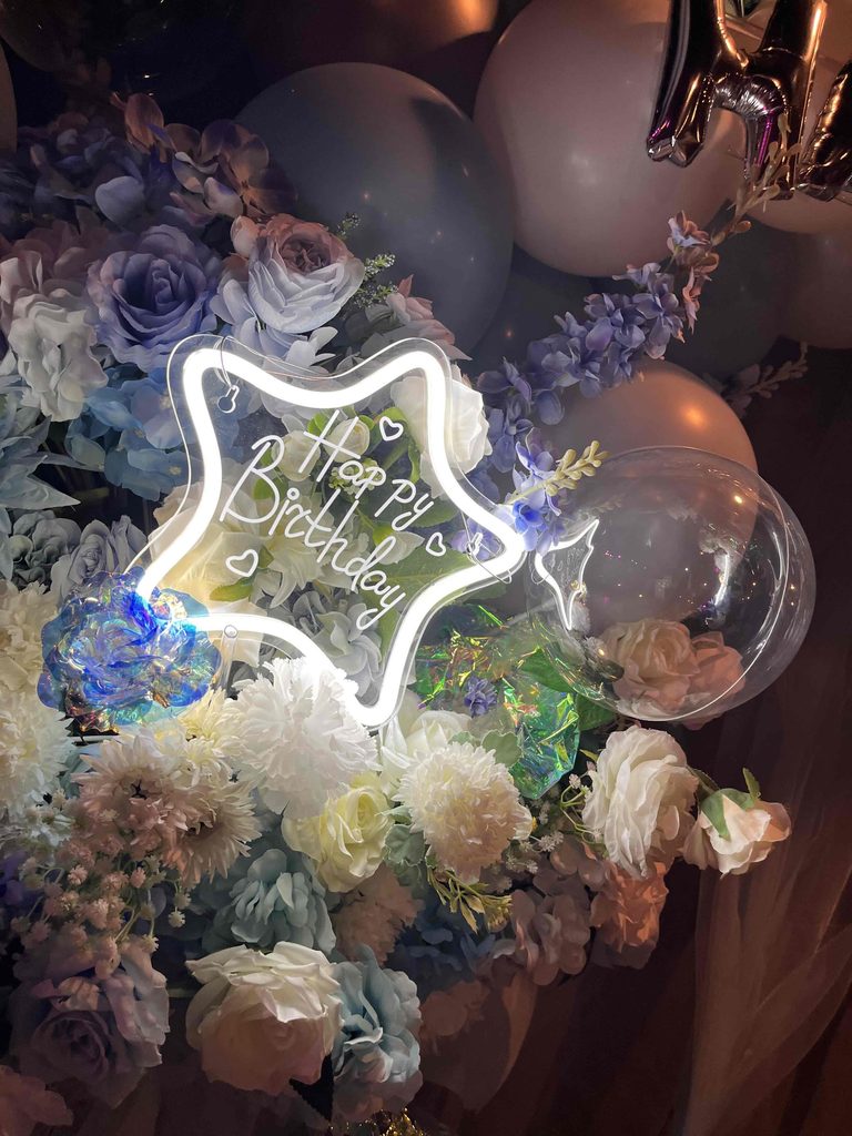 aube shibuya(オーブ シブヤ) 水色メインの星型LED付きバルーンアーチ