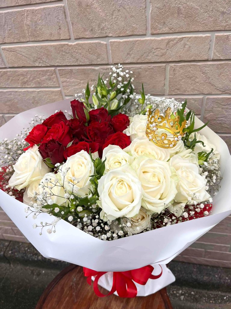 BLAZE Gotanda（ブレイズゴタンダ） BLAZE GOTANDA（ブレイズゴタンダ） 赤×白のバラと王冠を飾った花束 2枚目